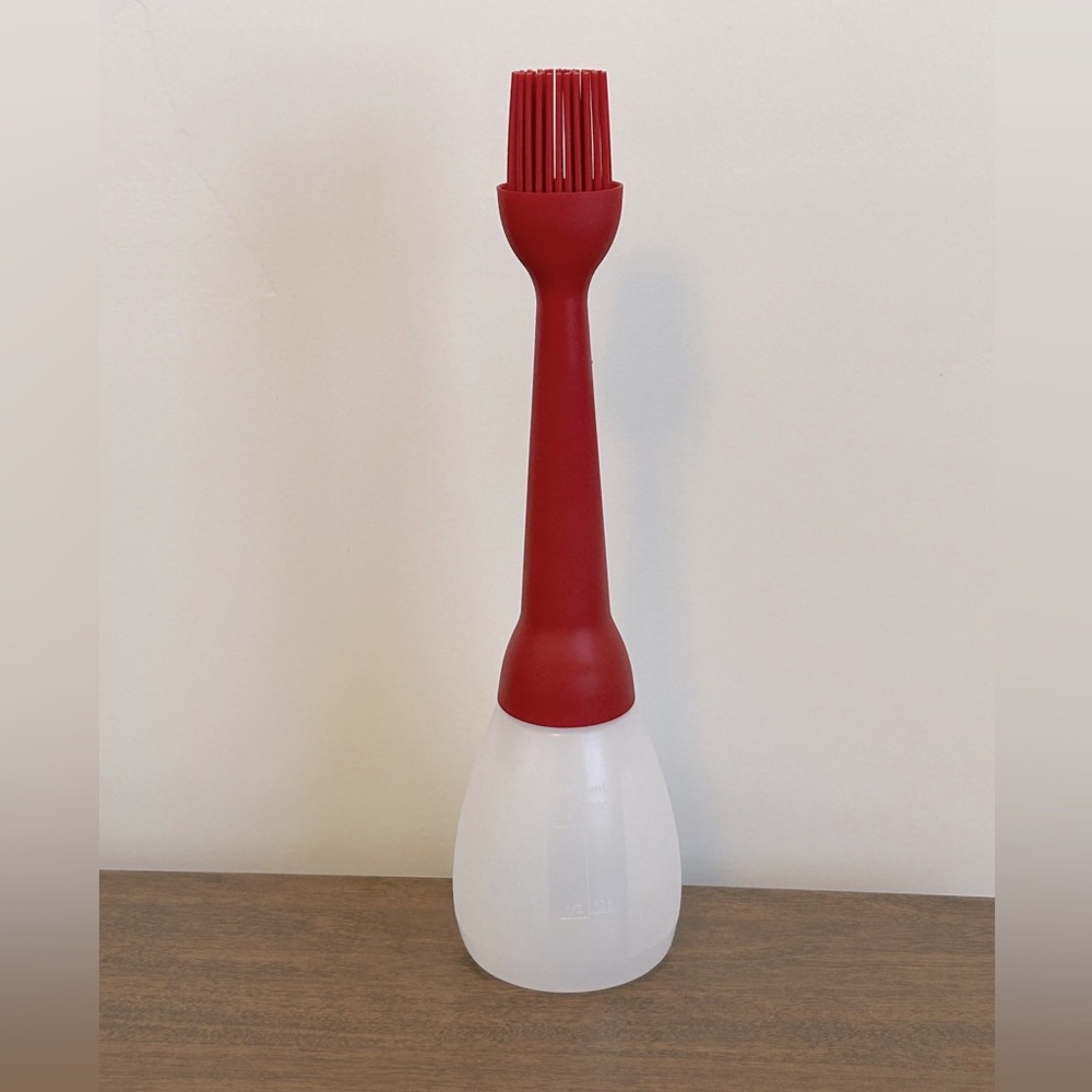 PAMPERED CHEF BARBECUE BASTING BOTTLE WITH SILICONE BRUSH #2704